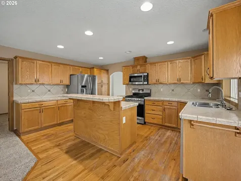 1290 SE Larch Way Gresham OR 97080