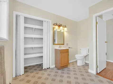 125 SW Cedar Avenue Warrenton OR 97146