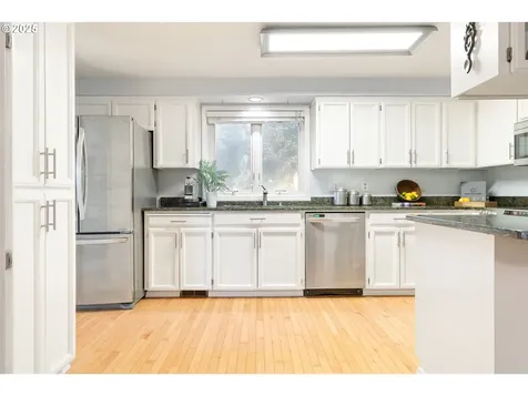 11178 SE Cranberry Loop Clackamas OR 97015