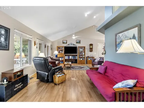 1732 E Sixth Avenue Sutherlin OR 97479