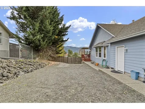 1732 E Sixth Avenue Sutherlin OR 97479