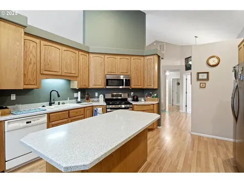 1732 E Sixth Avenue Sutherlin OR 97479