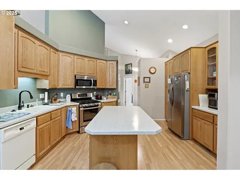 1732 E Sixth Avenue Sutherlin OR 97479