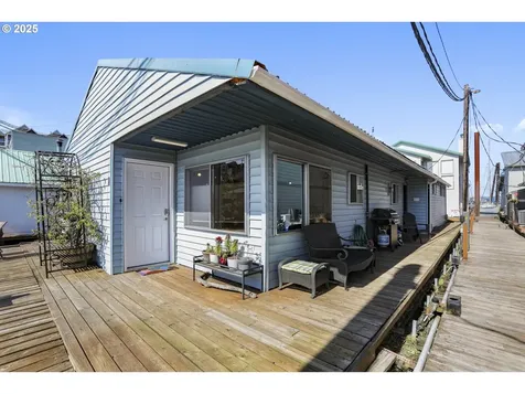 331 NE Bridgeton Portland OR 97211