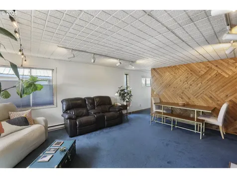 331 NE Bridgeton Portland OR 97211