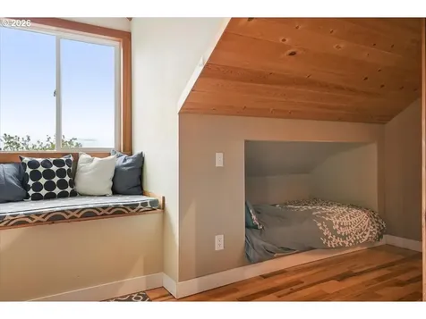 2828 NW Ariel Terrace Portland OR 97210