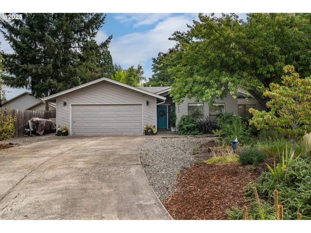 1660 NW Youngwood Court Roseburg OR 97471