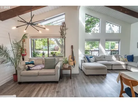 1660 NW Youngwood Court Roseburg OR 97471