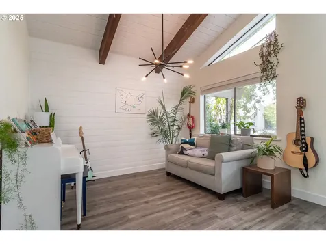 1660 NW Youngwood Court Roseburg OR 97471
