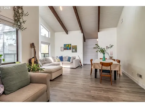 1660 NW Youngwood Court Roseburg OR 97471