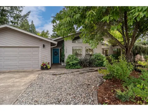 1660 NW Youngwood Court Roseburg OR 97471