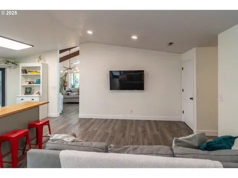 1660 NW Youngwood Court Roseburg OR 97471