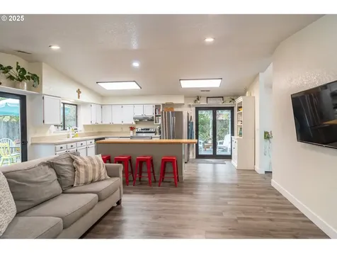 1660 NW Youngwood Court Roseburg OR 97471
