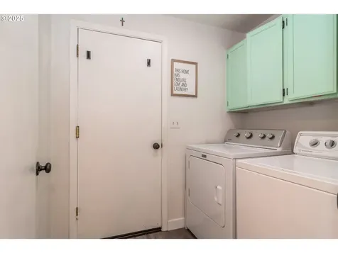 1660 NW Youngwood Court Roseburg OR 97471