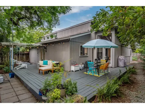 1660 NW Youngwood Court Roseburg OR 97471