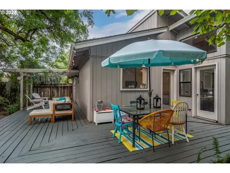 1660 NW Youngwood Court Roseburg OR 97471