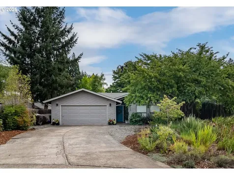 1660 NW Youngwood Court Roseburg OR 97471
