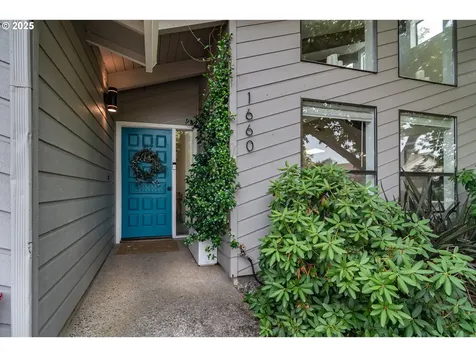 1660 NW Youngwood Court Roseburg OR 97471