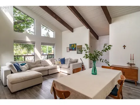 1660 NW Youngwood Court Roseburg OR 97471