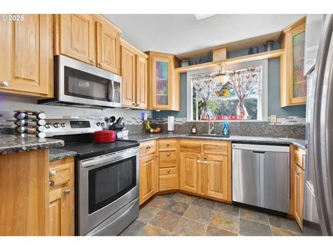 408 N 8th Street Cottage Grove OR 97424