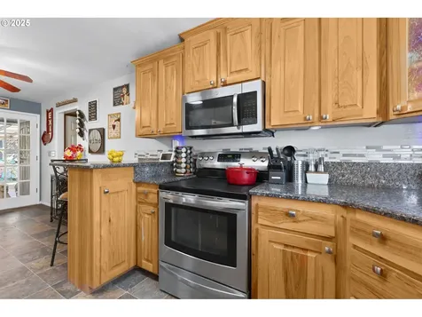 408 N 8th Street Cottage Grove OR 97424