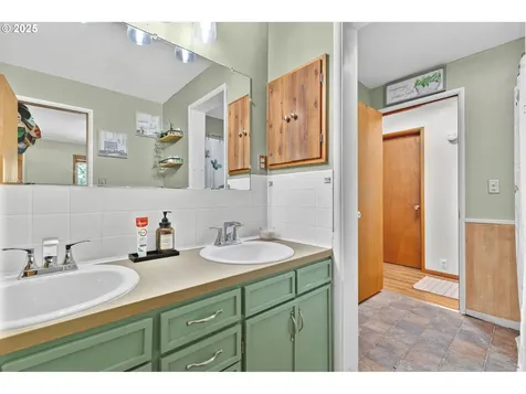 408 N 8th Street Cottage Grove OR 97424