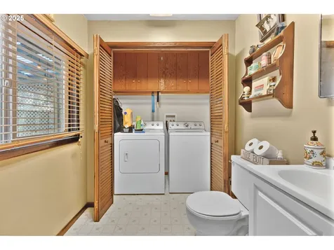 408 N 8th Street Cottage Grove OR 97424