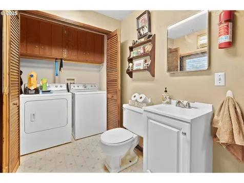 408 N 8th Street Cottage Grove OR 97424