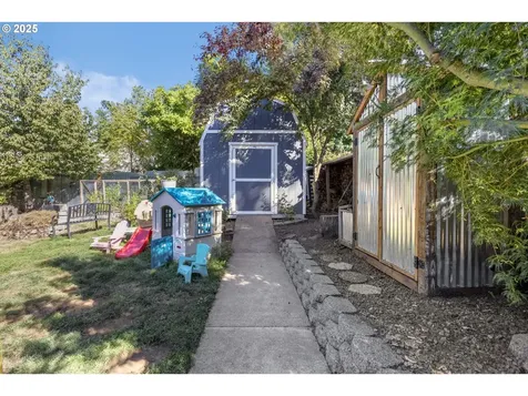 408 N 8th Street Cottage Grove OR 97424