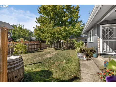 408 N 8th Street Cottage Grove OR 97424