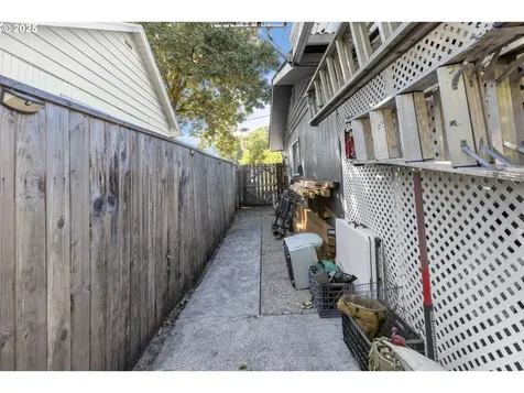 408 N 8th Street Cottage Grove OR 97424