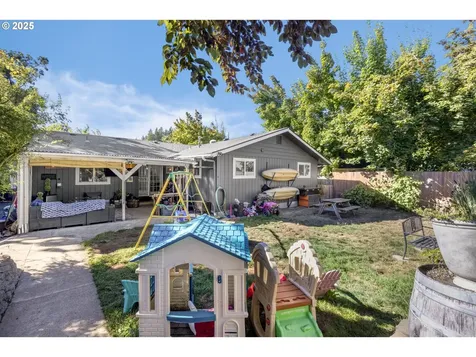 408 N 8th Street Cottage Grove OR 97424