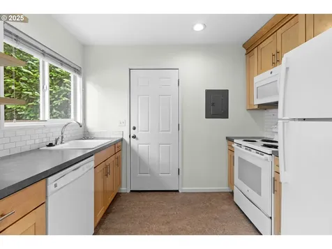 8030 SE Cora Street Portland OR 97206