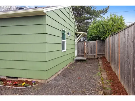 8030 SE Cora Street Portland OR 97206