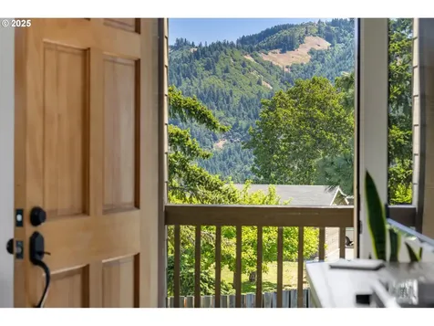 377 NW Spring Street White Salmon WA 98672