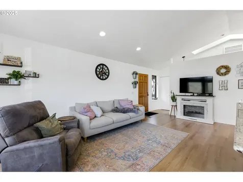 377 NW Spring Street White Salmon WA 98672