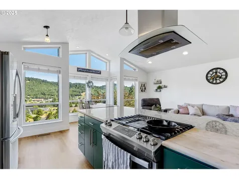 377 NW Spring Street White Salmon WA 98672