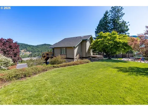 377 NW Spring Street White Salmon WA 98672