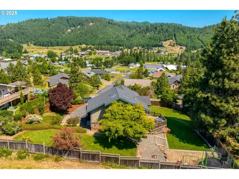 377 NW Spring Street White Salmon WA 98672