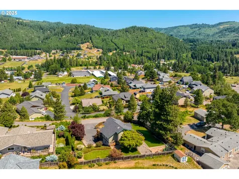 377 NW Spring Street White Salmon WA 98672