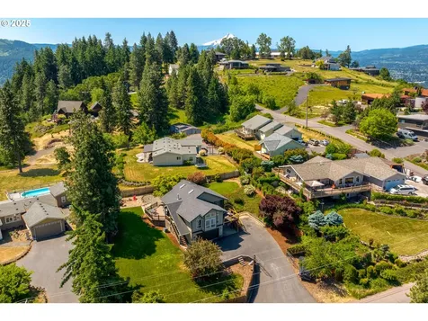 377 NW Spring Street White Salmon WA 98672