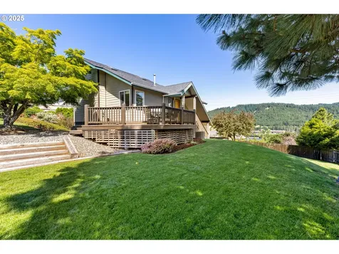 377 NW Spring Street White Salmon WA 98672
