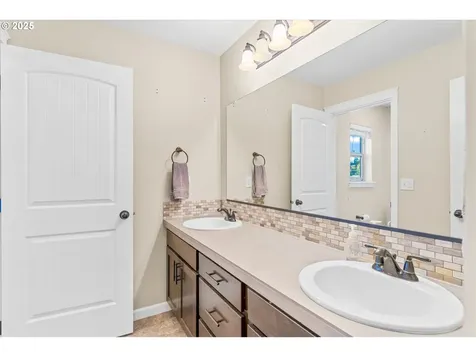 33943 SE Vine Street Scappoose OR 97056