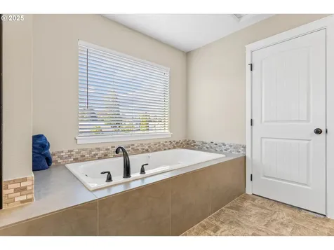 33943 SE Vine Street Scappoose OR 97056