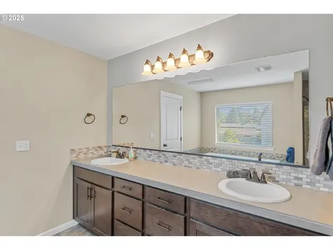 33943 SE Vine Street Scappoose OR 97056