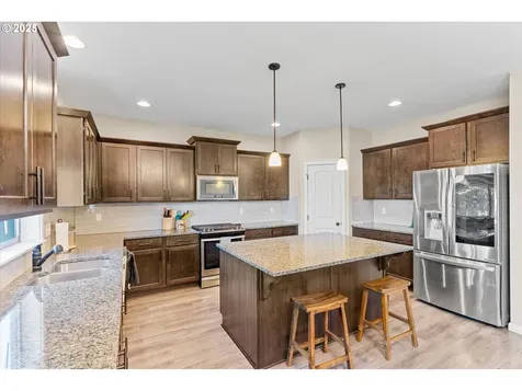 33943 SE Vine Street Scappoose OR 97056