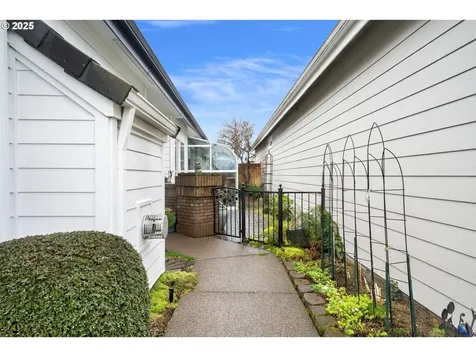 3385 Lake Glenn Drive Eugene OR 97408