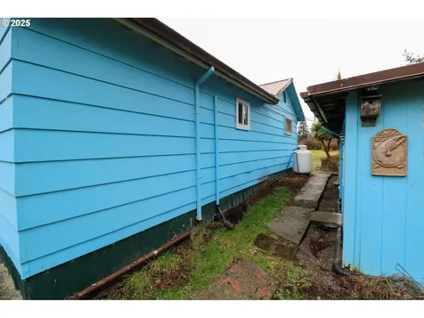 69493 Wildwood Road North Bend OR 97459