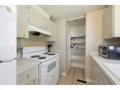87988 6th Street Veneta OR 97487