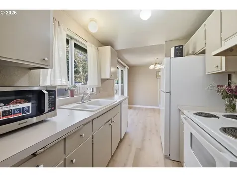 87988 6th Street Veneta OR 97487